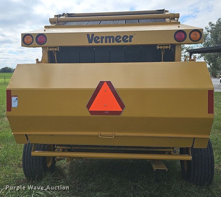 image for item NP9000 Vermeer 6650 Rancher  round baler