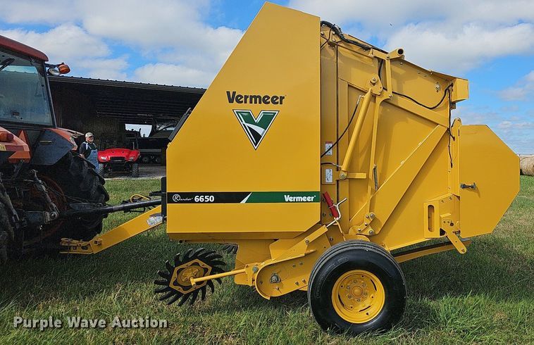 image for item NP9000 Vermeer 6650 Rancher  round baler