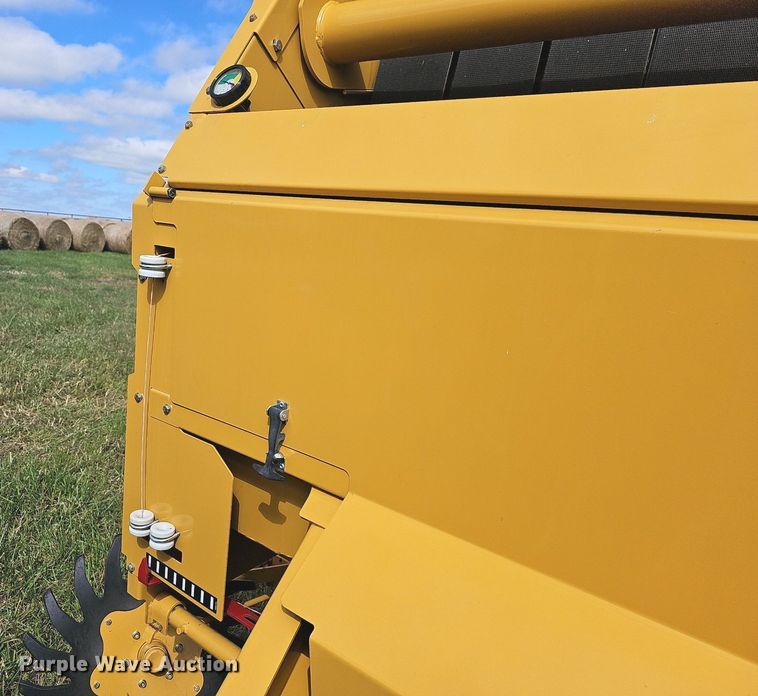 image for item NP9000 Vermeer 6650 Rancher  round baler