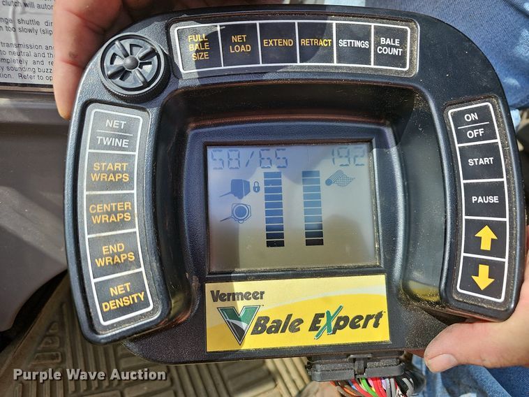 image for item NP9000 Vermeer 6650 Rancher  round baler