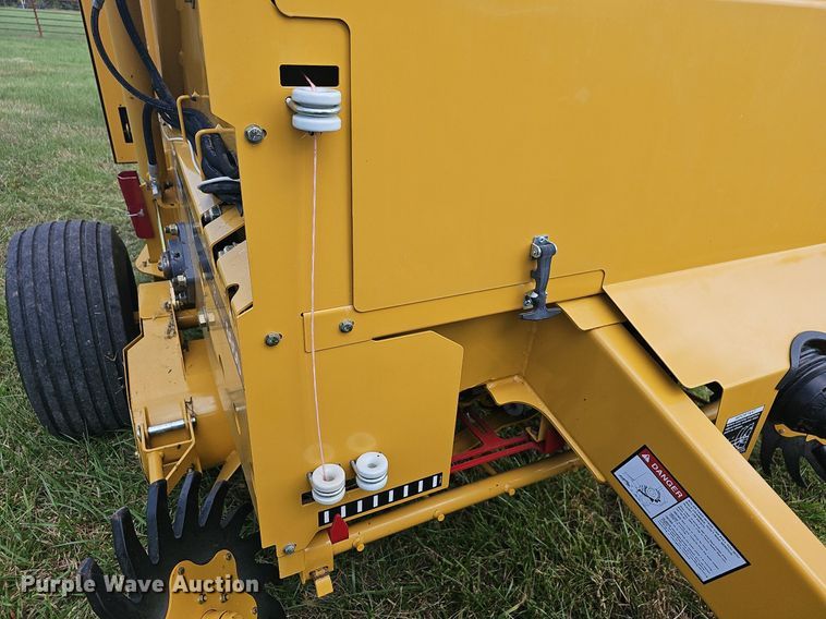 image for item NP9000 Vermeer 6650 Rancher  round baler