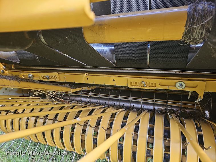 image for item NP9000 Vermeer 6650 Rancher  round baler