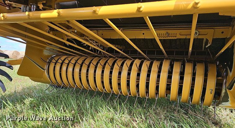 image for item NP9000 Vermeer 6650 Rancher  round baler