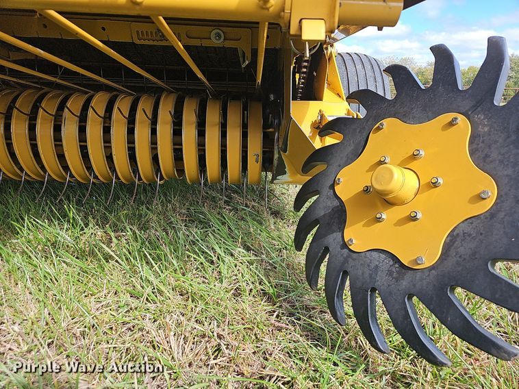 image for item NP9000 Vermeer 6650 Rancher  round baler