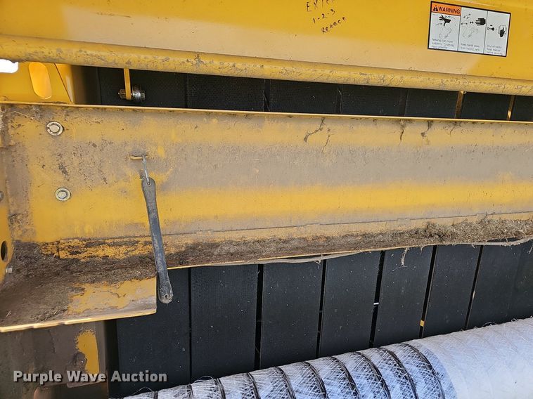 image for item NP9000 Vermeer 6650 Rancher  round baler