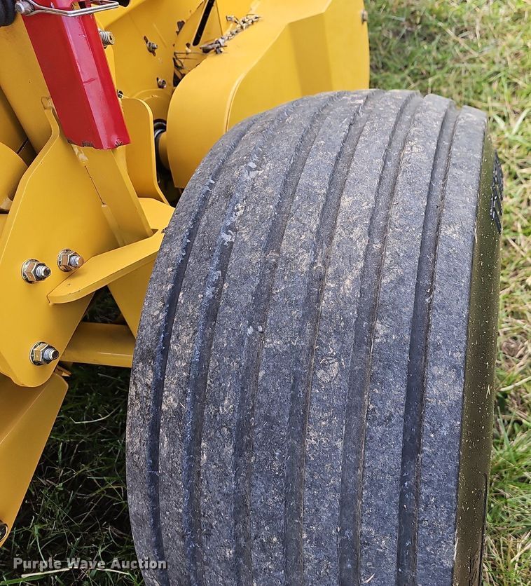 image for item NP9000 Vermeer 6650 Rancher  round baler