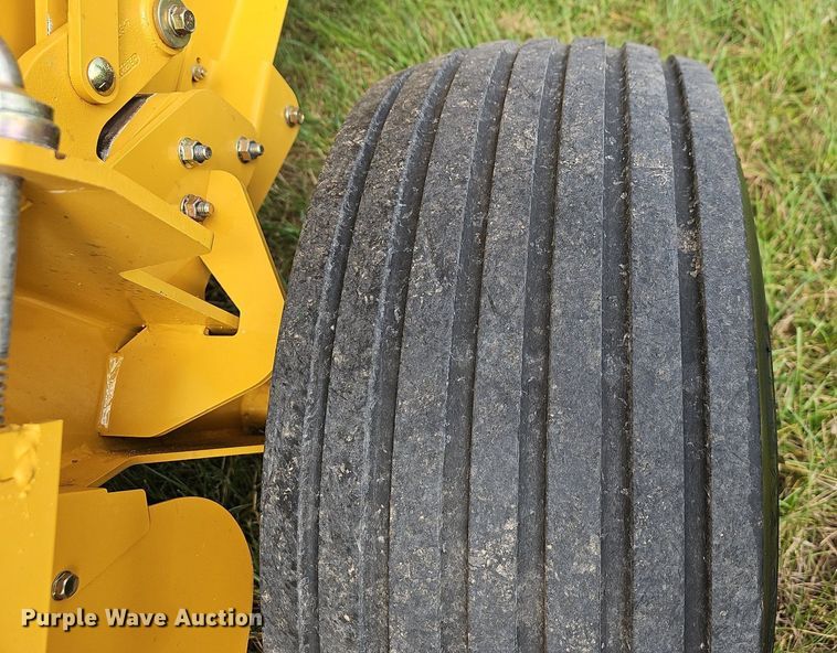 image for item NP9000 Vermeer 6650 Rancher  round baler