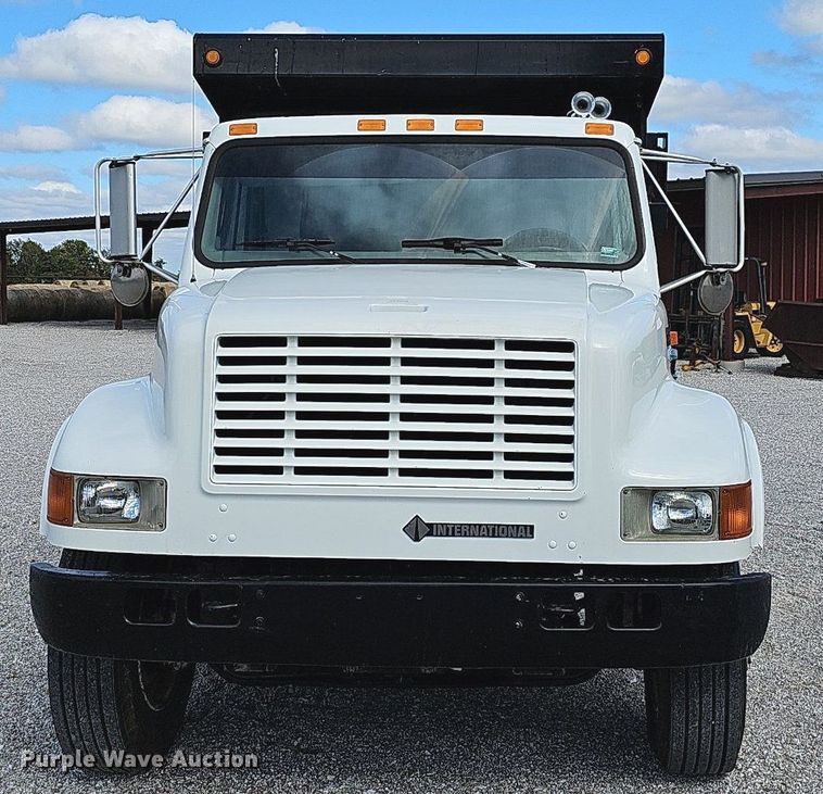 image for item NP9002 1999 International 4700  dump truck