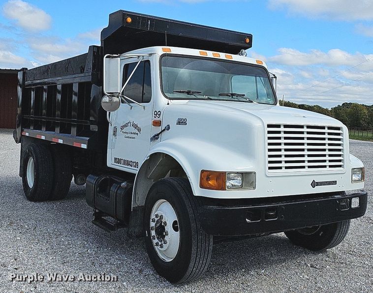 image for item NP9002 1999 International 4700  dump truck