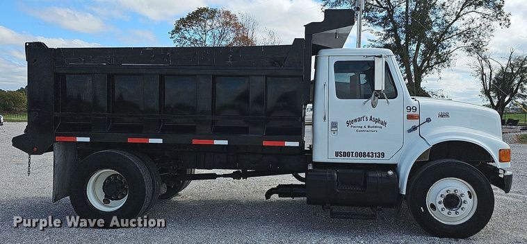 image for item NP9002 1999 International 4700  dump truck
