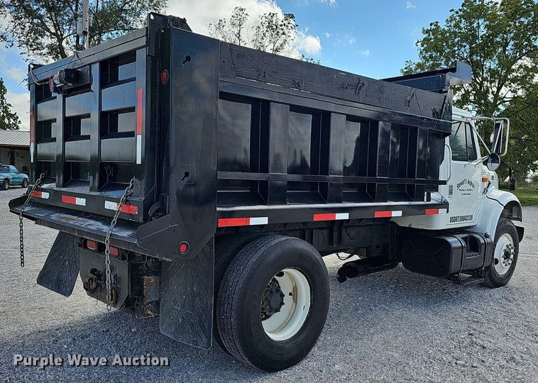 image for item NP9002 1999 International 4700  dump truck