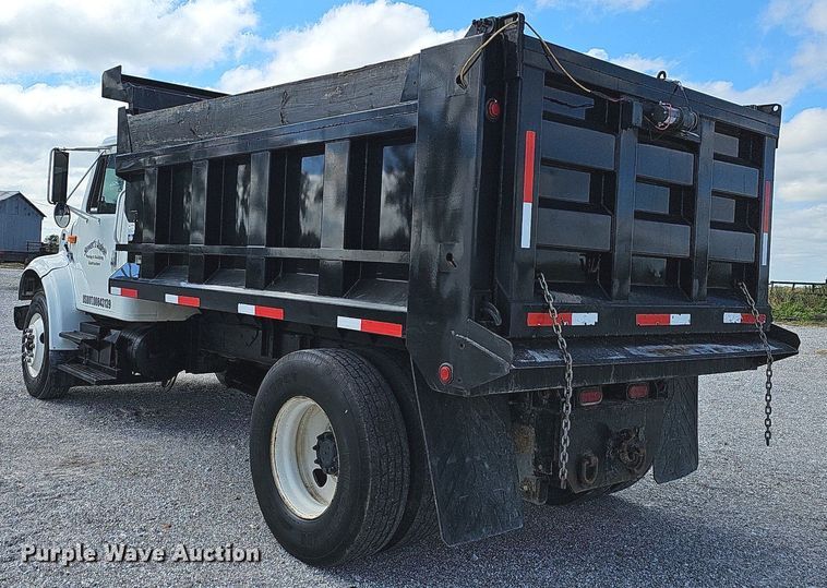 image for item NP9002 1999 International 4700  dump truck