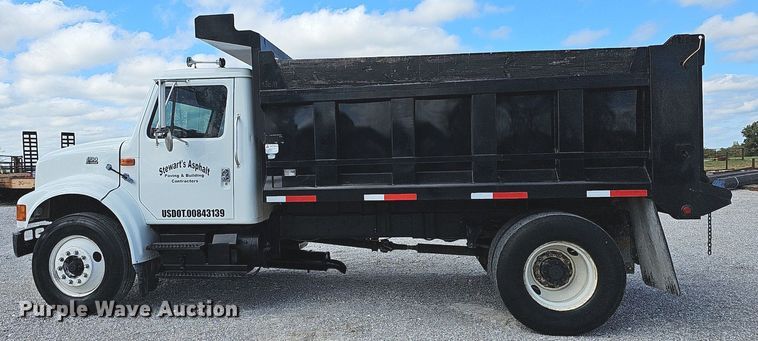image for item NP9002 1999 International 4700  dump truck