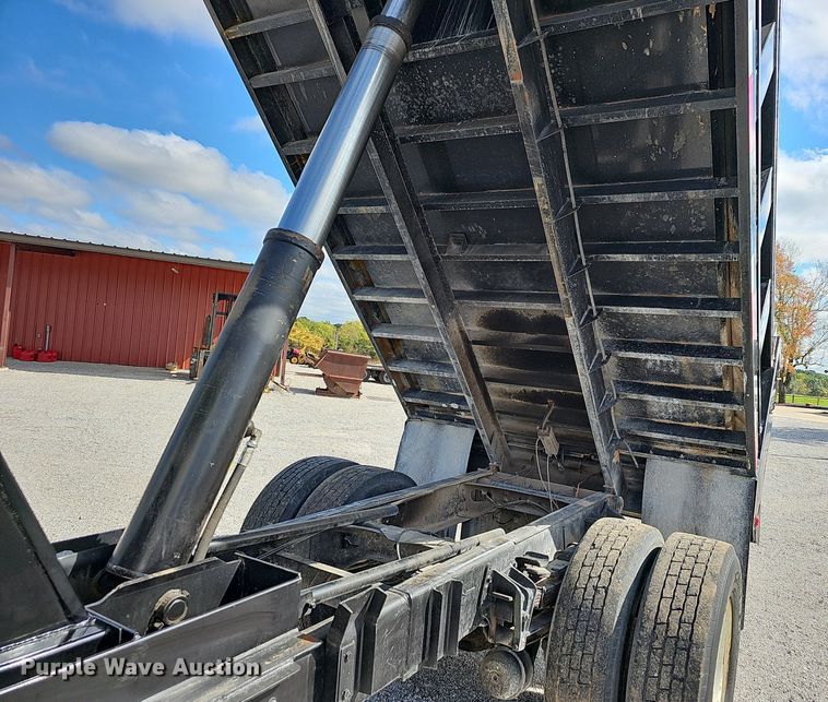 image for item NP9002 1999 International 4700  dump truck