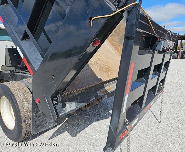 image for item NP9002 1999 International 4700  dump truck