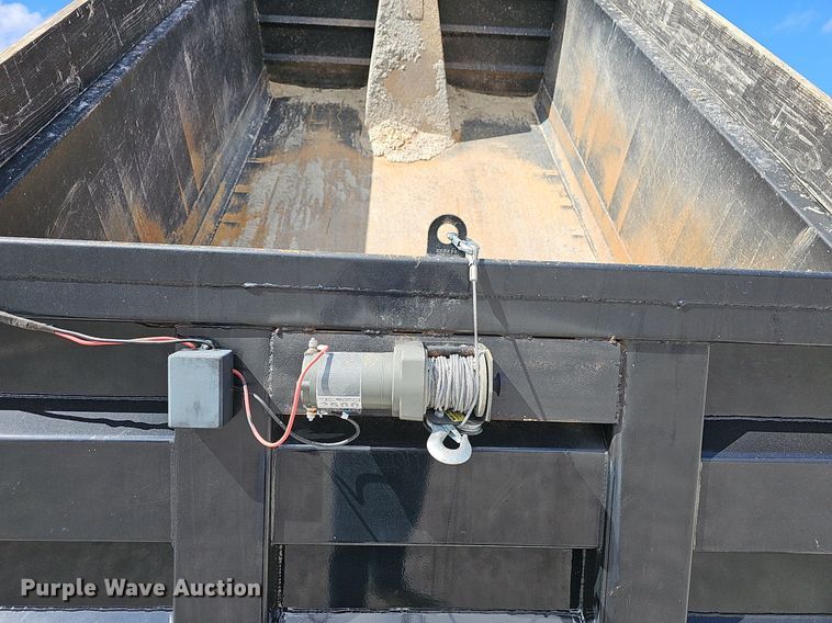 image for item NP9002 1999 International 4700  dump truck