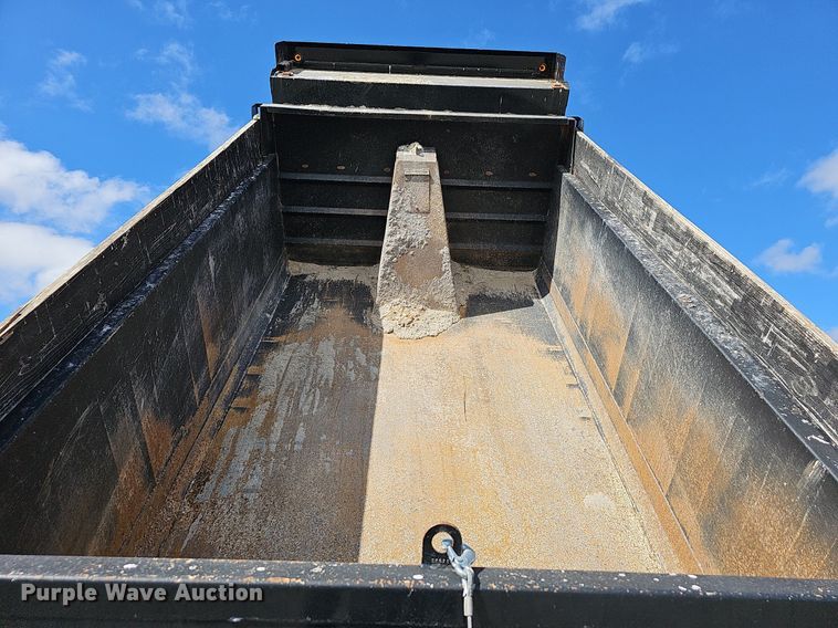 image for item NP9002 1999 International 4700  dump truck