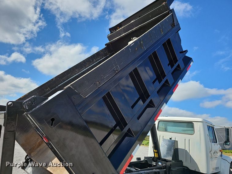 image for item NP9002 1999 International 4700  dump truck