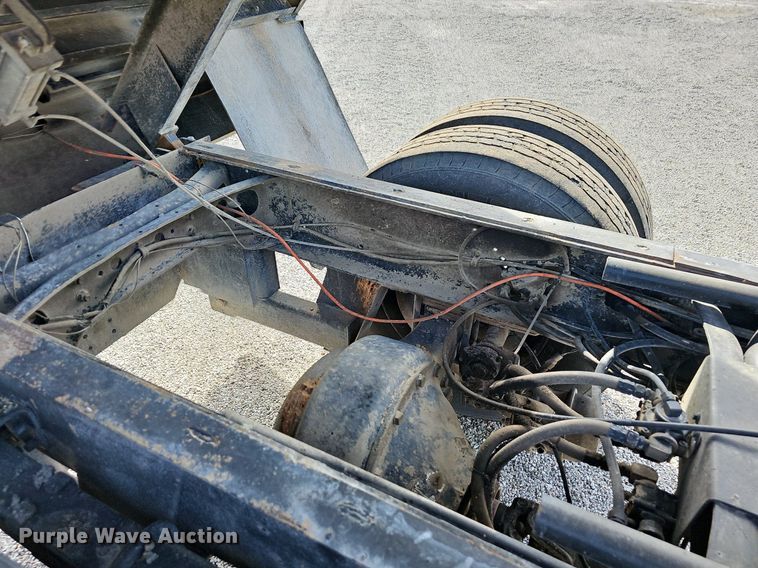 image for item NP9002 1999 International 4700  dump truck