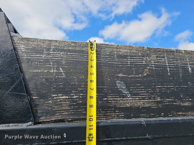 image for item NP9002 1999 International 4700  dump truck