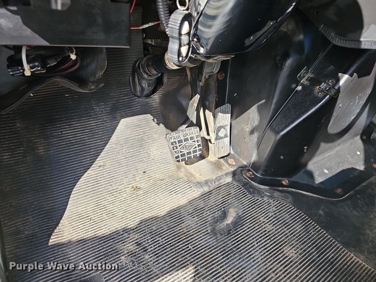 image for item NP9002 1999 International 4700  dump truck