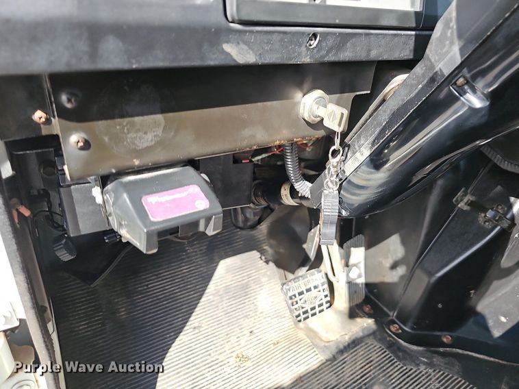 image for item NP9002 1999 International 4700  dump truck