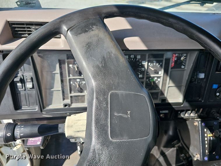 image for item NP9002 1999 International 4700  dump truck