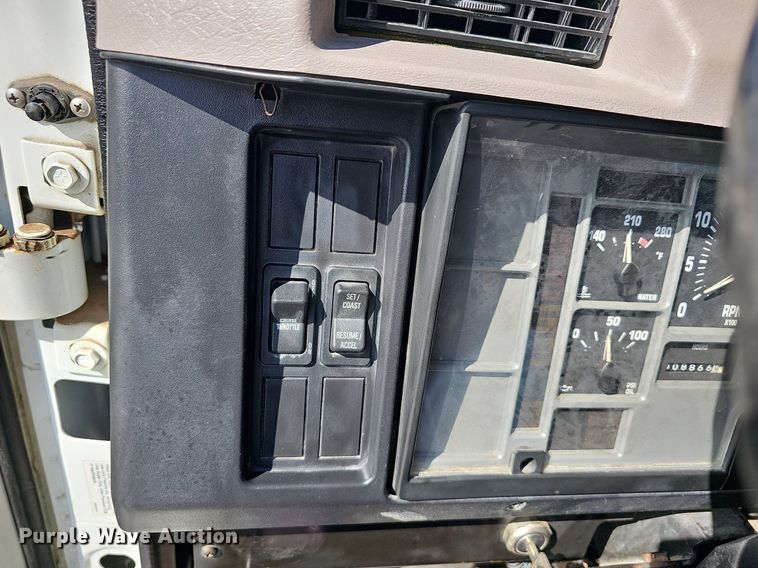 image for item NP9002 1999 International 4700  dump truck