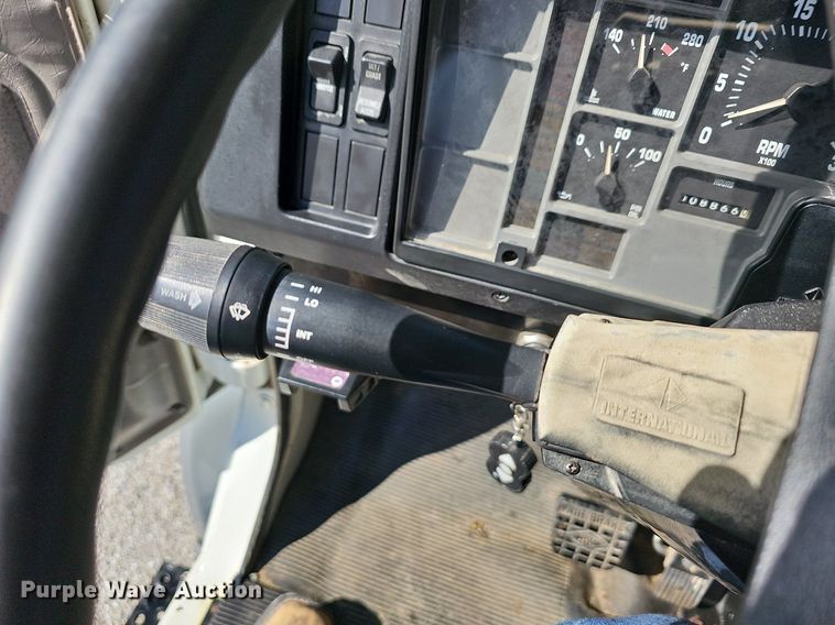 image for item NP9002 1999 International 4700  dump truck