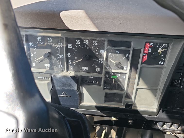 image for item NP9002 1999 International 4700  dump truck