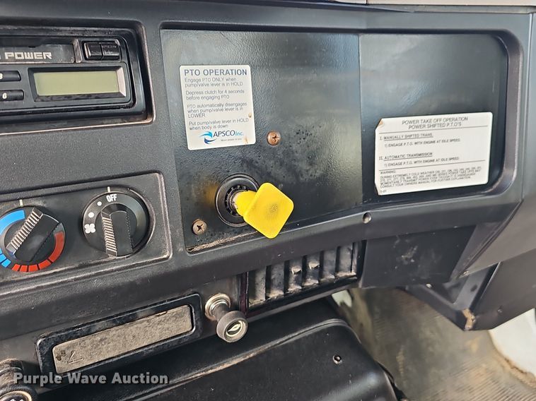 image for item NP9002 1999 International 4700  dump truck