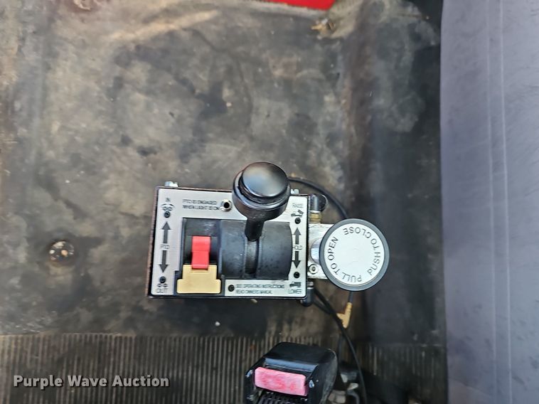 image for item NP9002 1999 International 4700  dump truck