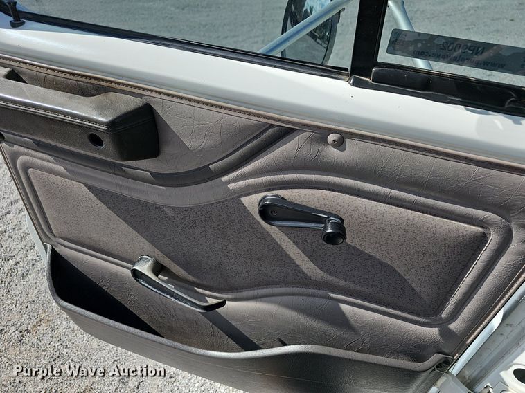 image for item NP9002 1999 International 4700  dump truck