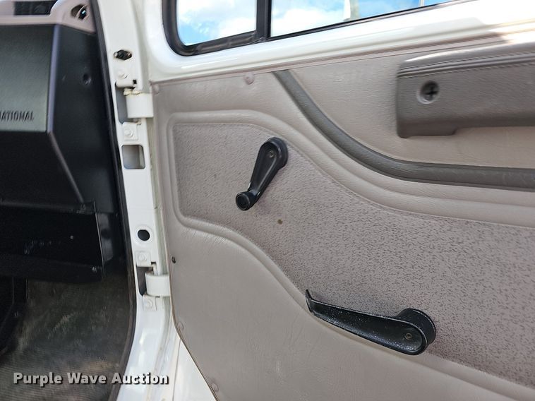 image for item NP9002 1999 International 4700  dump truck