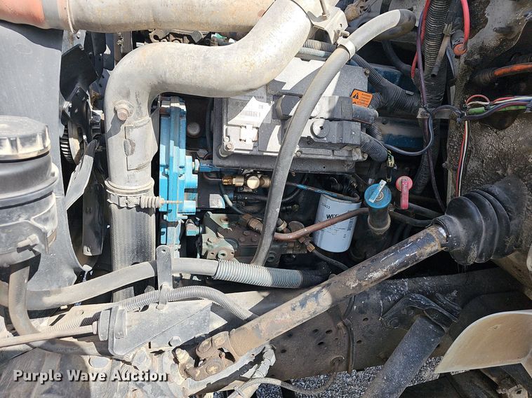 image for item NP9002 1999 International 4700  dump truck