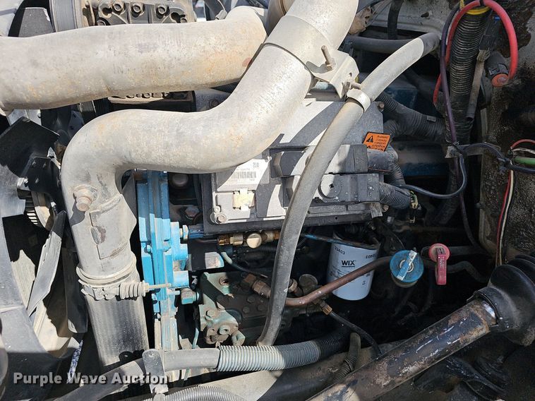 image for item NP9002 1999 International 4700  dump truck