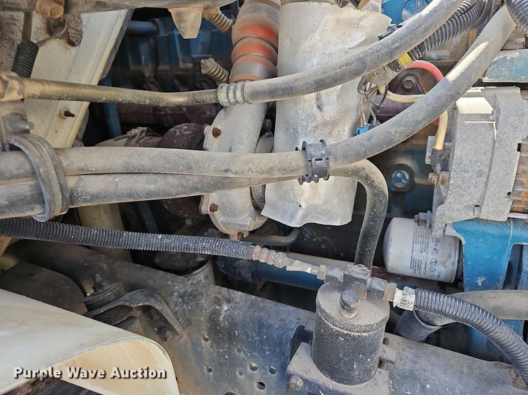 image for item NP9002 1999 International 4700  dump truck