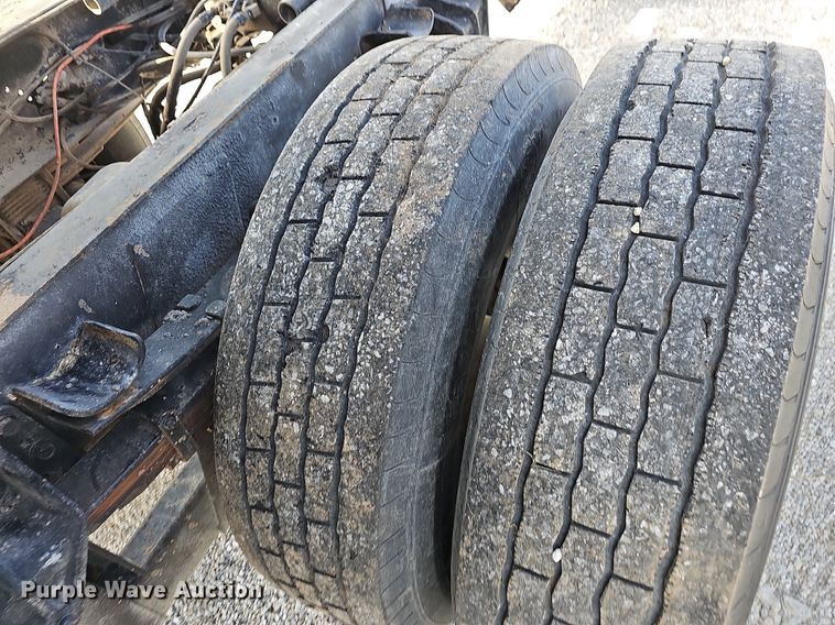 image for item NP9002 1999 International 4700  dump truck