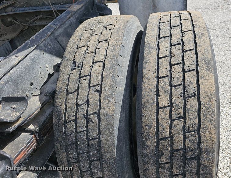 image for item NP9002 1999 International 4700  dump truck