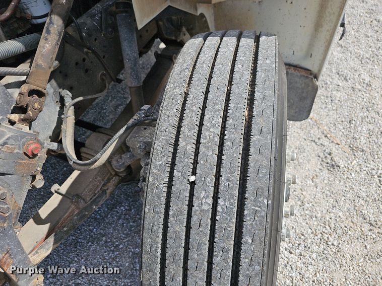 image for item NP9002 1999 International 4700  dump truck