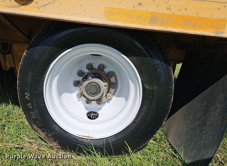 image for item NP9005 2004 Kaufman  equipment trailer