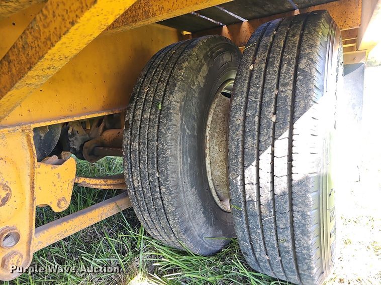 image for item NP9005 2004 Kaufman  equipment trailer