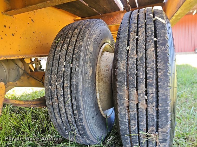 image for item NP9005 2004 Kaufman  equipment trailer