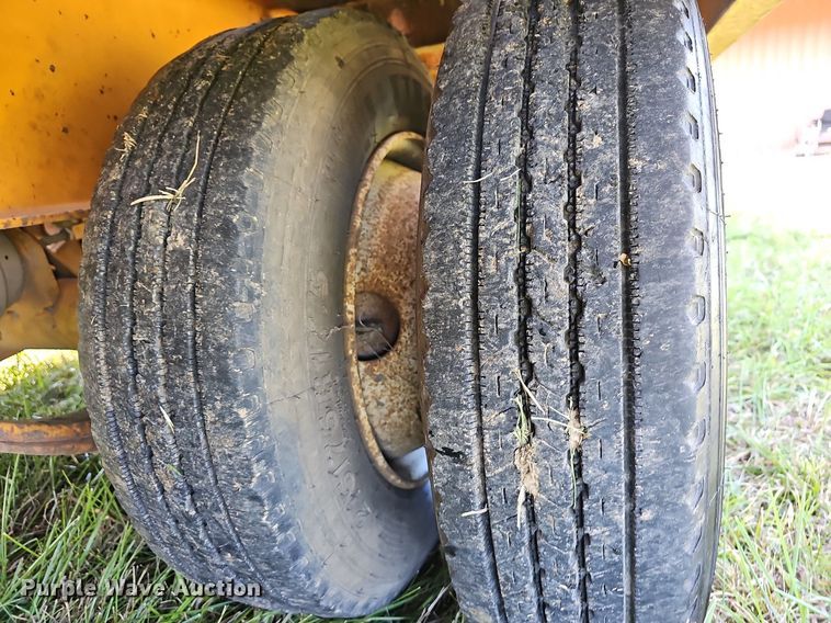 image for item NP9005 2004 Kaufman  equipment trailer