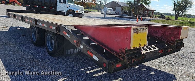 image for item NP9006 1998 Towmaster T-30-2  equipment trailer
