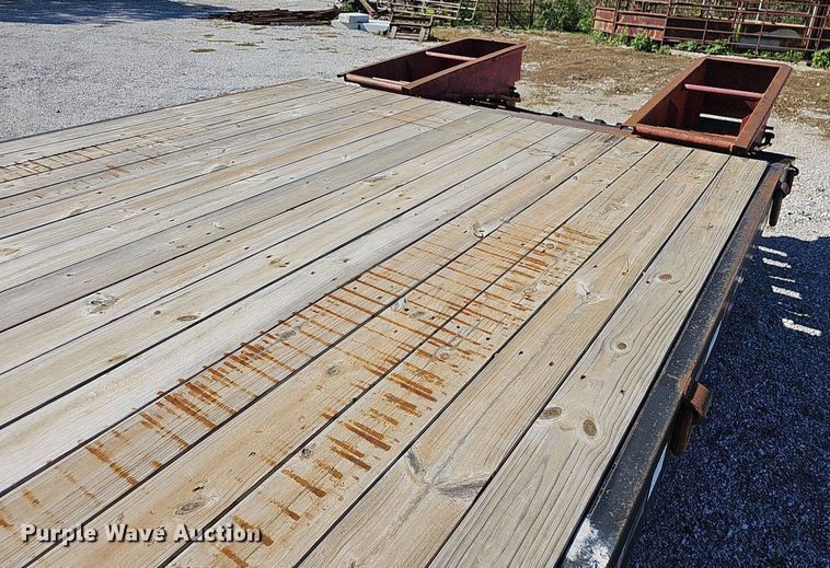 image for item NP9006 1998 Towmaster T-30-2  equipment trailer