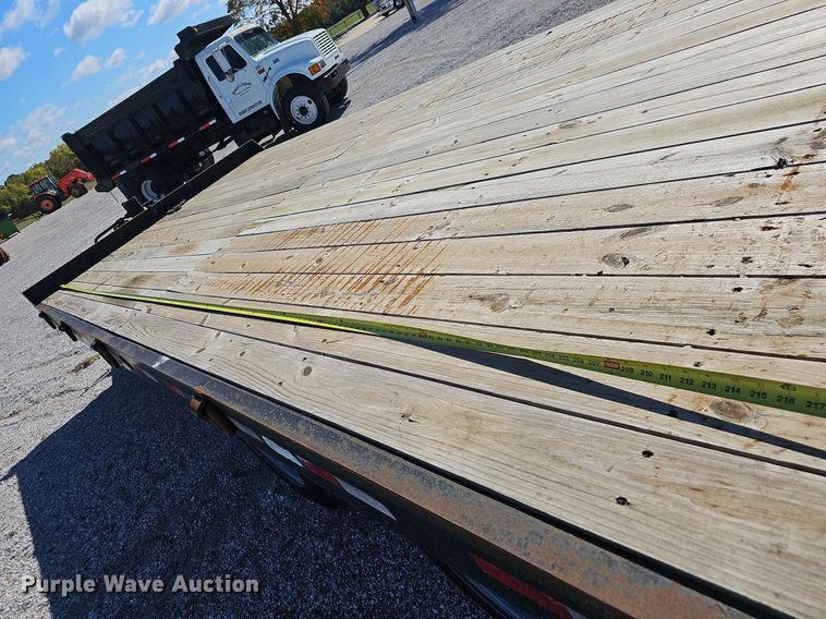 image for item NP9006 1998 Towmaster T-30-2  equipment trailer