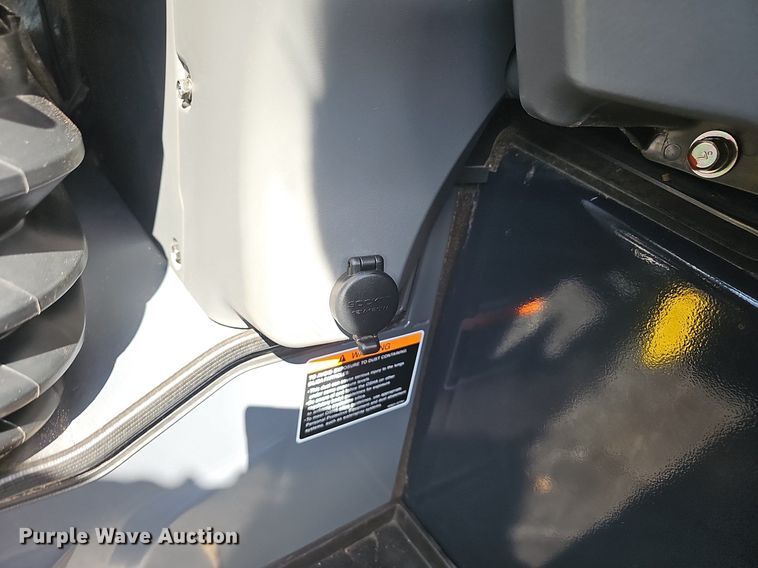 image for item NP9012 2021 Kubota SVL97-2  skid steer loader