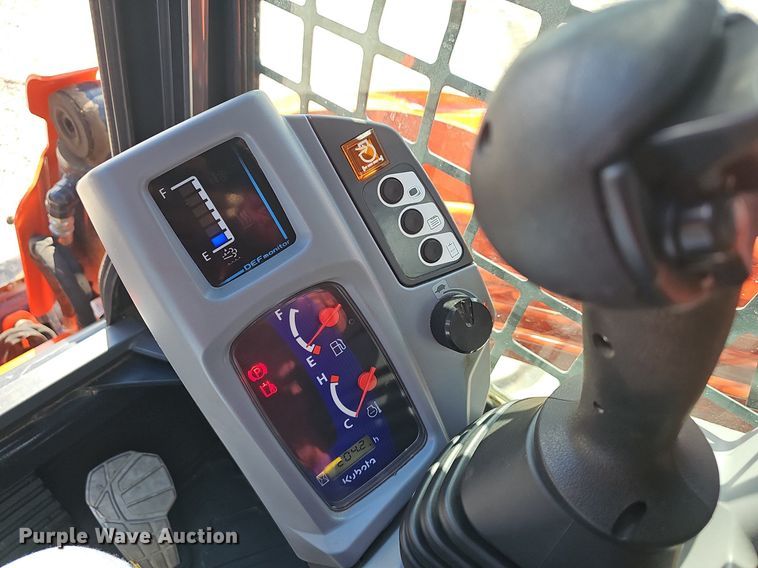 image for item NP9012 2021 Kubota SVL97-2  skid steer loader