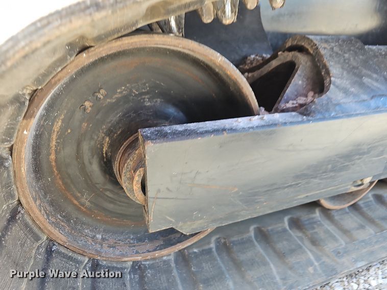 image for item NP9012 2021 Kubota SVL97-2  skid steer loader